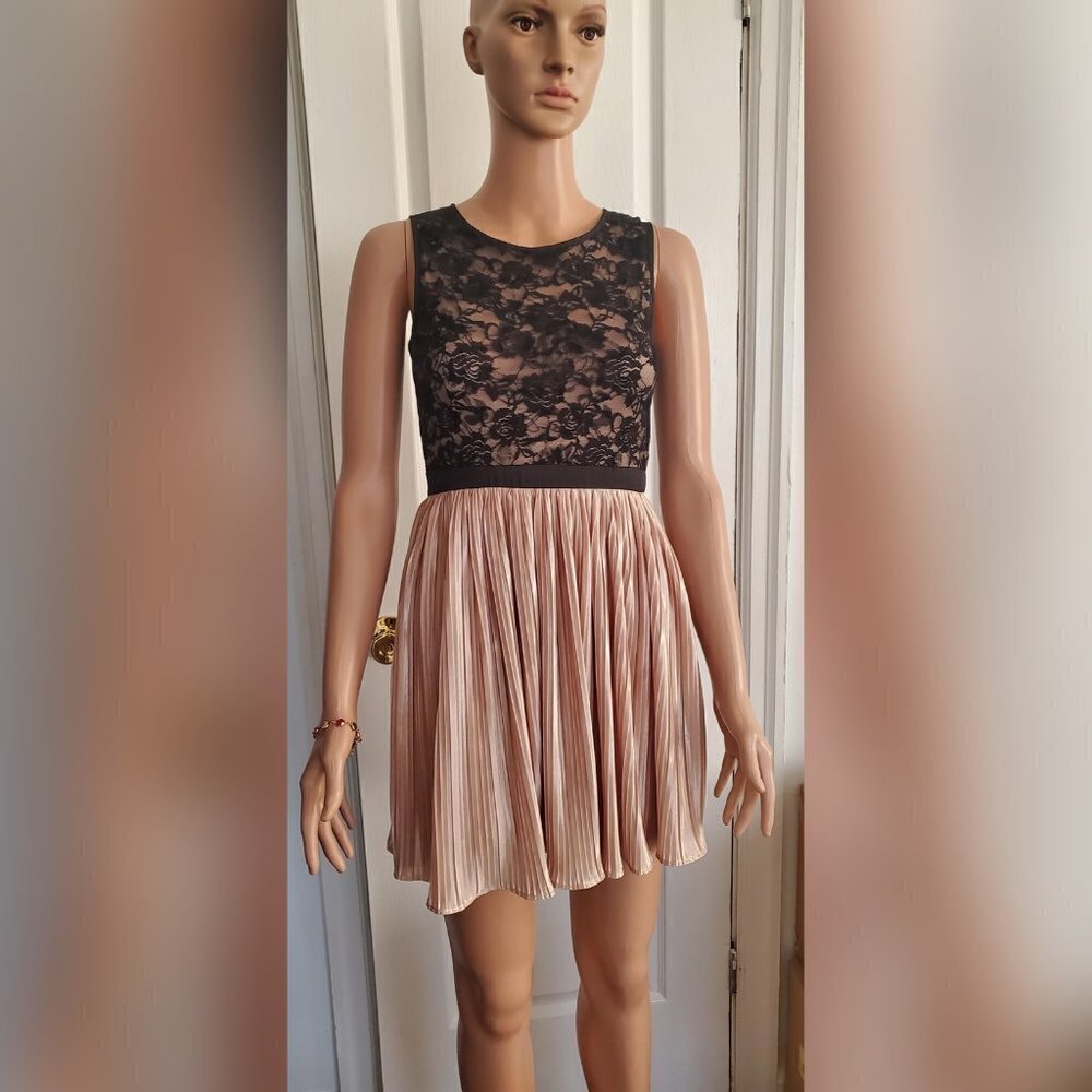 Rewind Black Lace n Rose Gold silk Gorgeous Dress 👗